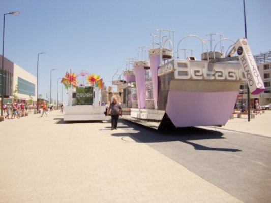 Parada carelor alegorice continuă în Mamaia!
